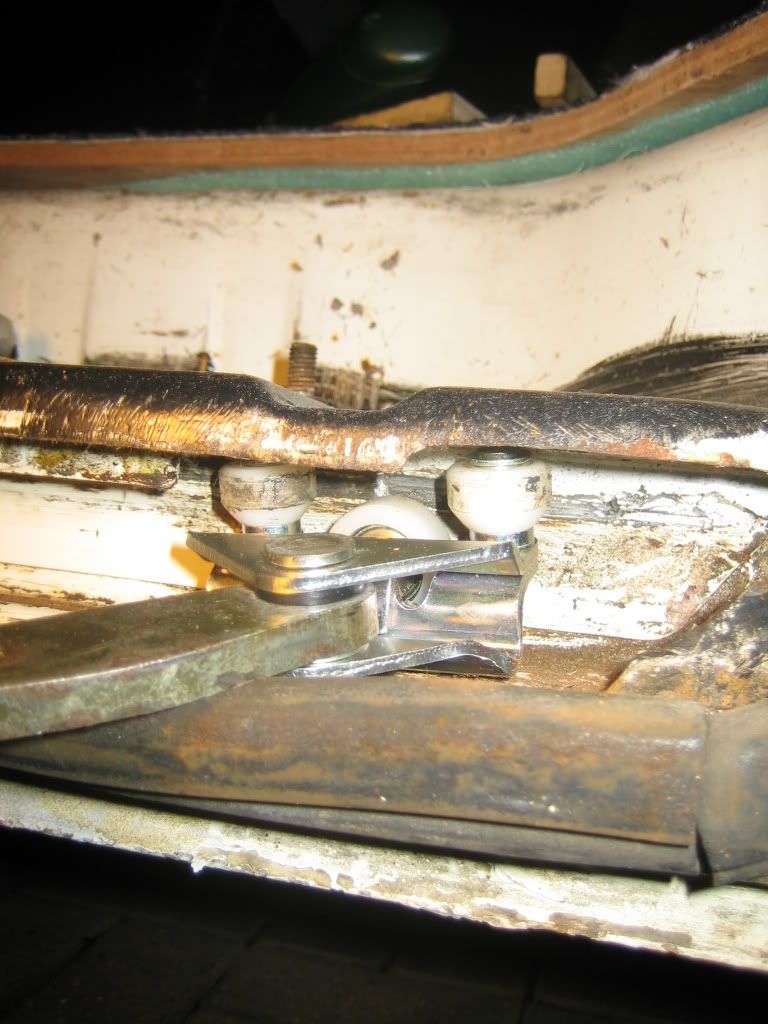 How to put the bottom roller set into the side sliding door. VW T4